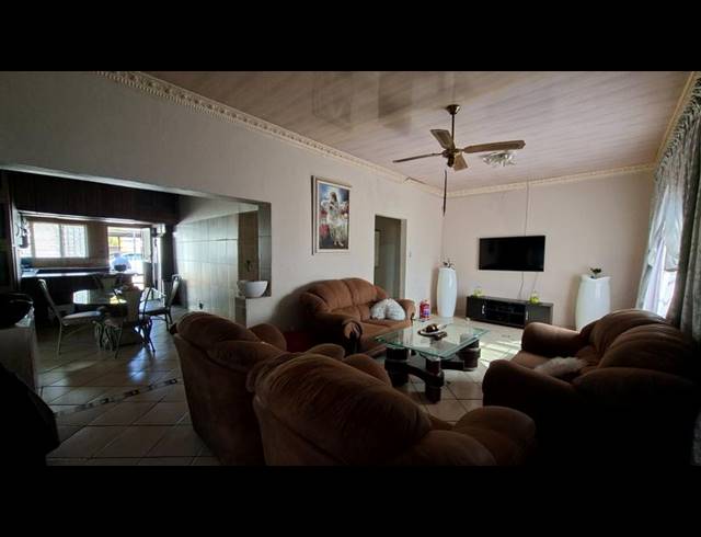 4 BEDROOM HOUSE FOR SALE IN BOOYSENS